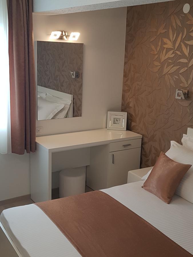 Apartments Petricevic Подстрана Екстериор снимка