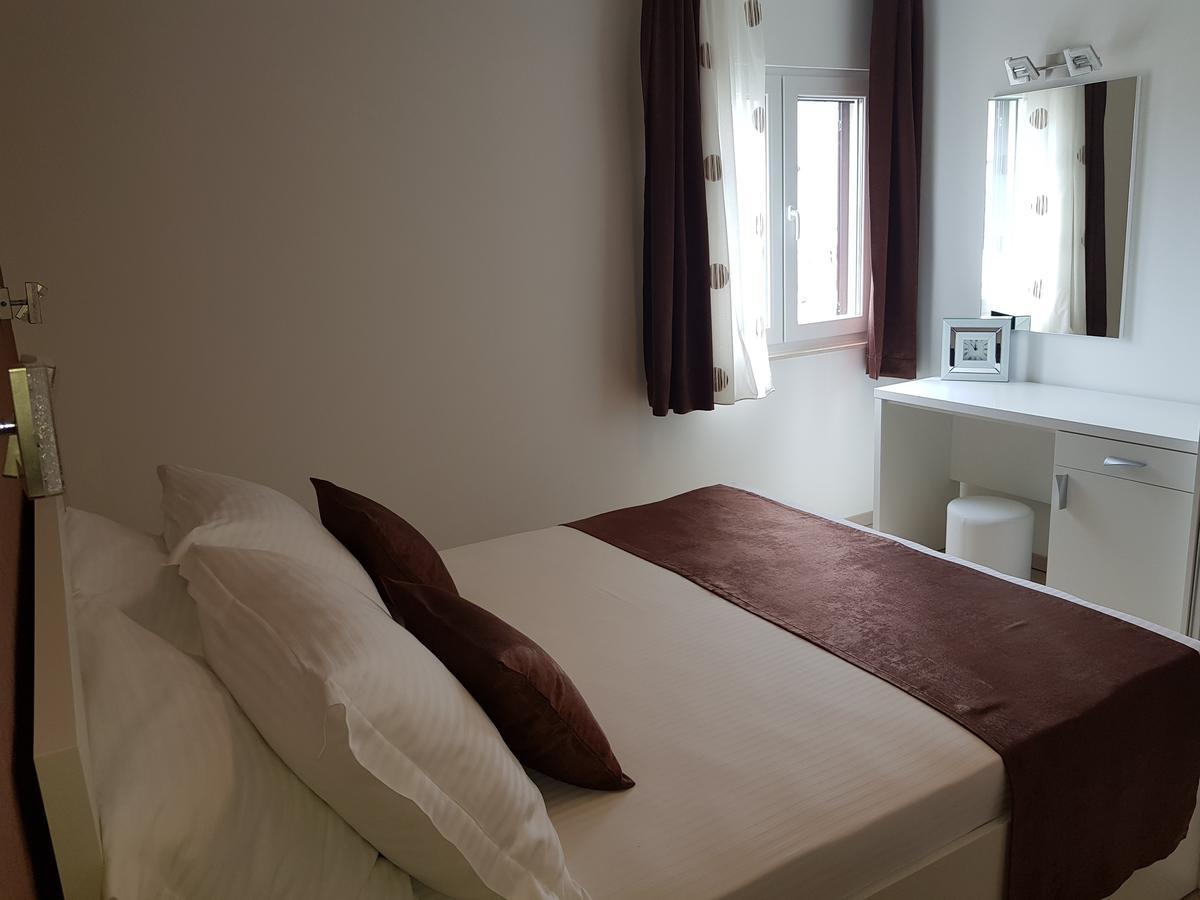 Apartments Petricevic Подстрана Екстериор снимка