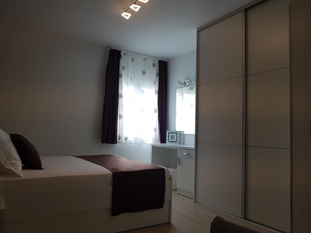 Apartments Petricevic Подстрана Екстериор снимка
