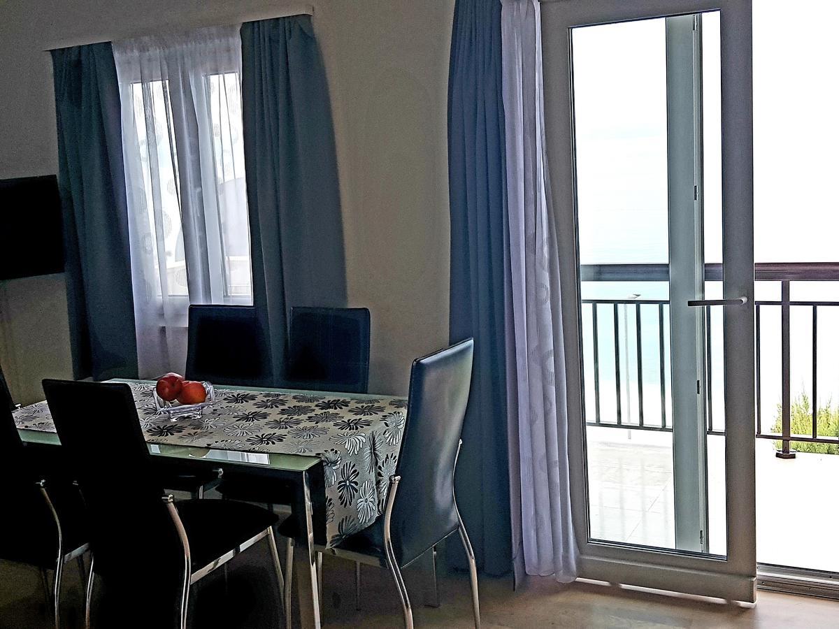 Apartments Petricevic Подстрана Екстериор снимка
